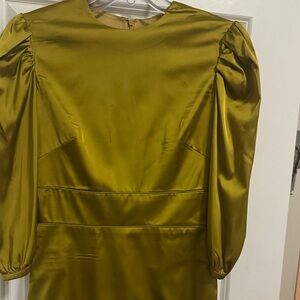 Luxurious Satin Long Sleeve Dress in Gold
Worn once